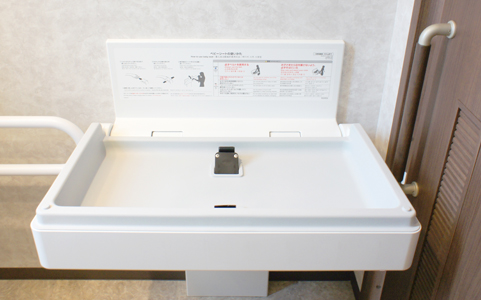 宇都宮市平松本町・ますやま歯科クリニック・おむつ交換台